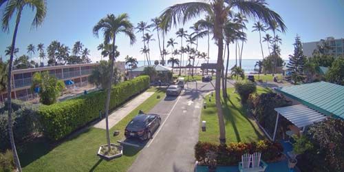 Webcam Islamorada - Breezy Palms Resort hotel grounds