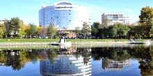 Веб-камера Хабаровска - Бизнес-центр Хабаровск Сити, городские пруды
