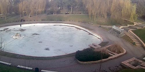 Webcam Kamianets-Podilskyi - Lake with a fountain in the park Huns' wells